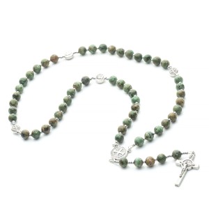 Różaniec z turkusu afrykańskiego ze św. Benedyktem